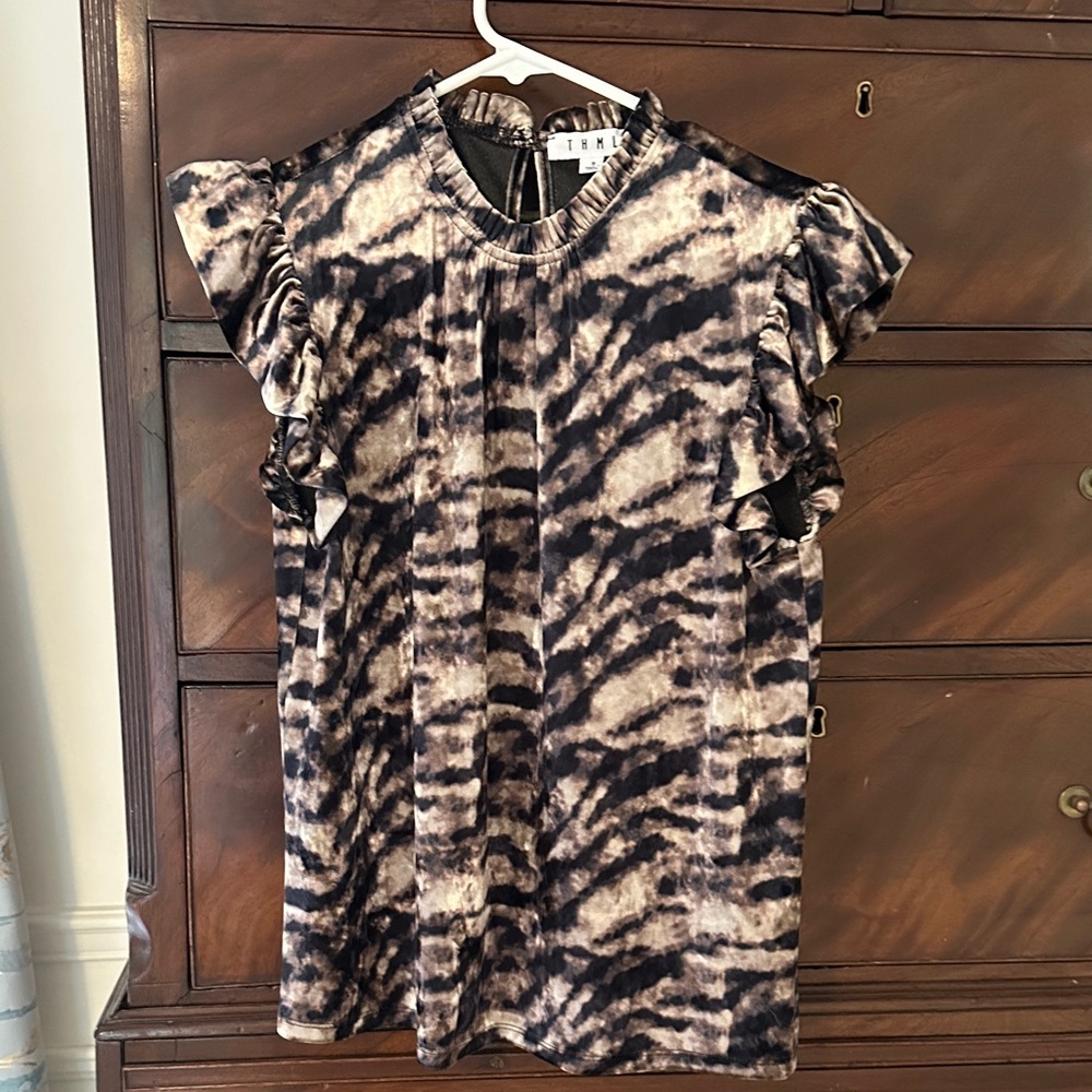 Chic Animal Print Ruffle Sleeve Top - Picture 3 of 5